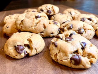 vegan_peanut_butter_chocolate_chip_cookies