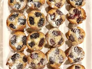 Blackberry mini muffins (financiers)