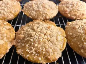 pumpkin crumb muffins