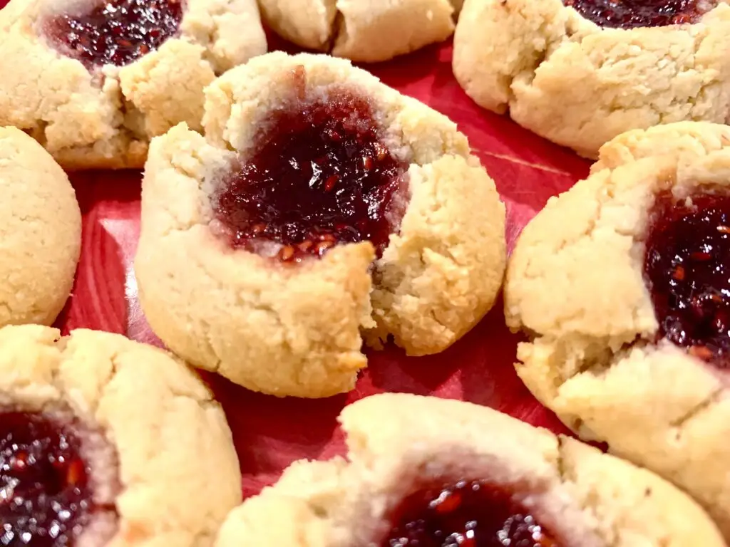 Raspberry_cream_cheese_thumbprint_cookies