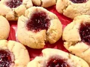 Raspberry_cream_cheese_thumbprint_cookies